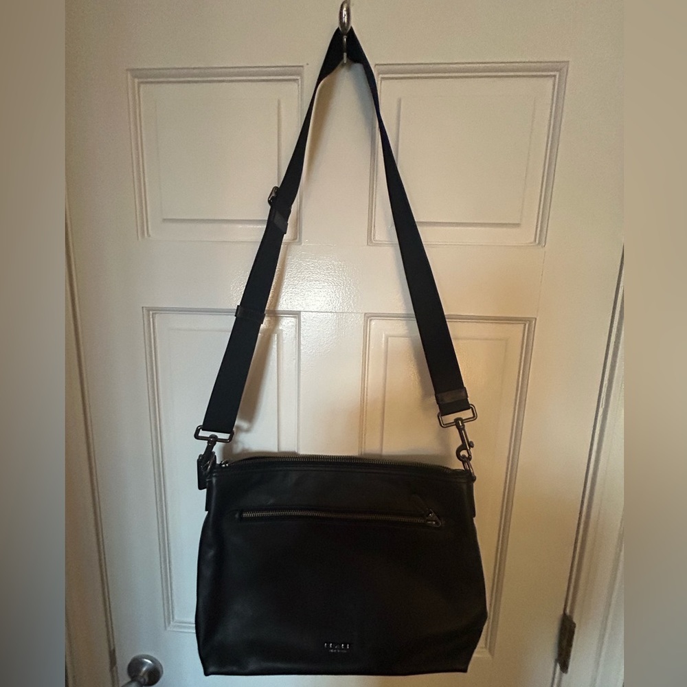 COACH Graham soft leather messenger/tote black 100% leather strong nylon strap